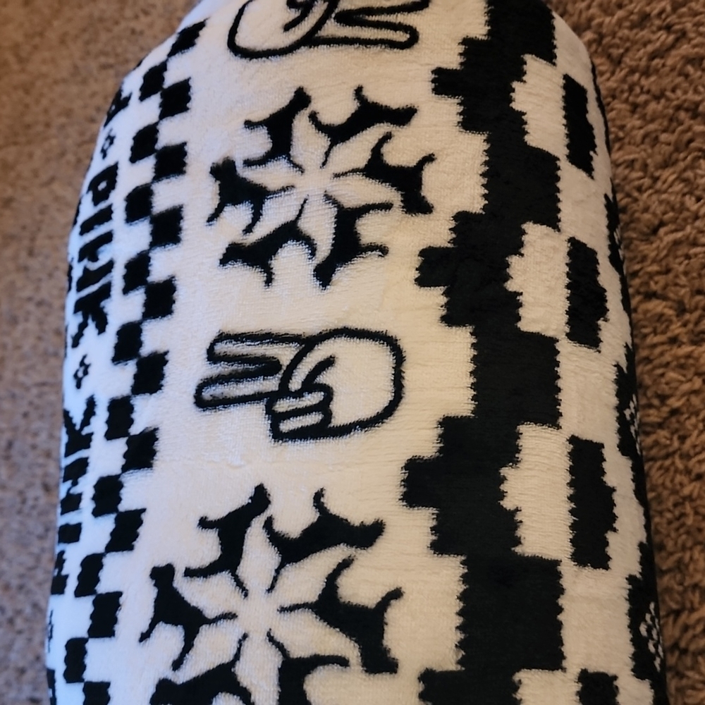 Victoria Secret PINK sherpa throw blanket fleece brand new black white peace dog - Picture 6 of 9